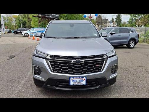 Sterling Gray Metallic 2023 Chevrolet Traverse RS