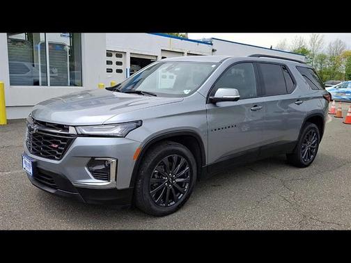Sterling Gray Metallic 2023 Chevrolet Traverse RS