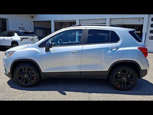 Silver Ice Metallic 2020 Chevrolet Trax LT