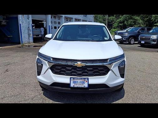 Summit White 2024 Chevrolet Trax LS