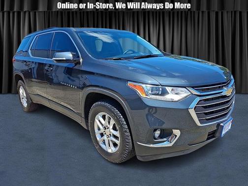 Graphite Metallic 2020 Chevrolet Traverse LT Cloth
