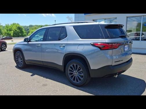 Sterling Gray Metallic 2023 Chevrolet Traverse RS