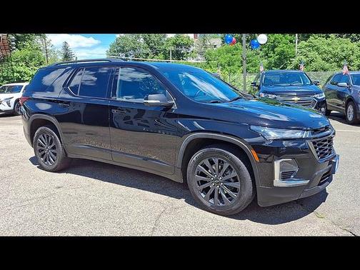 Mosaic Black Metallic 2022 Chevrolet Traverse RS