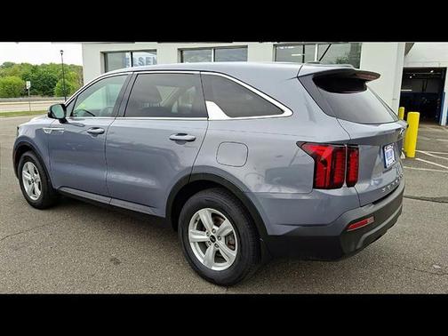 Everlasting Silver 2021 Kia Sorento LX
