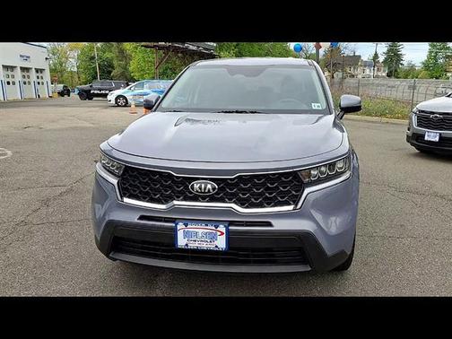 Everlasting Silver 2021 Kia Sorento LX