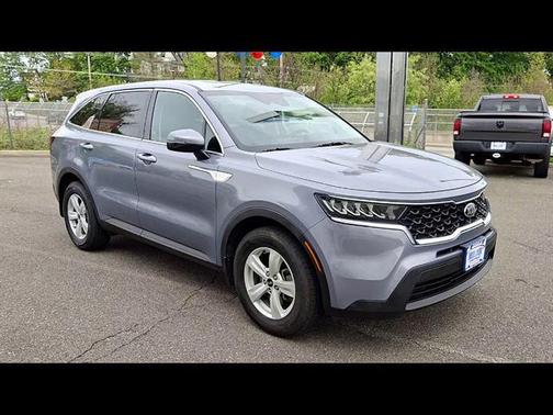 Everlasting Silver 2021 Kia Sorento LX
