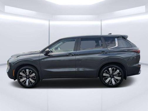 Graphite Gray 2025 Mitsubishi Outlander SE