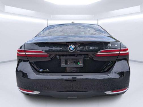 Black Sapphire Metallic 2025 BMW 530 i