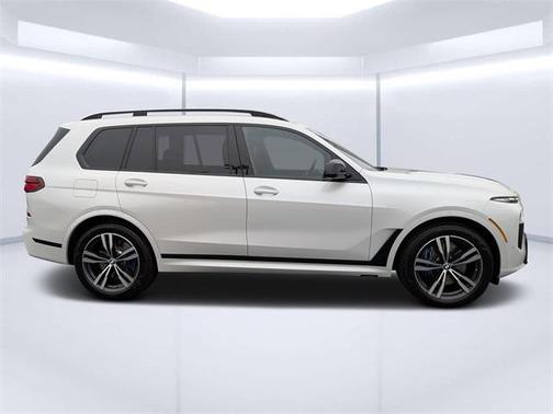 2025 BMW X7 M60i