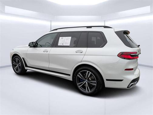 2025 BMW X7 M60i