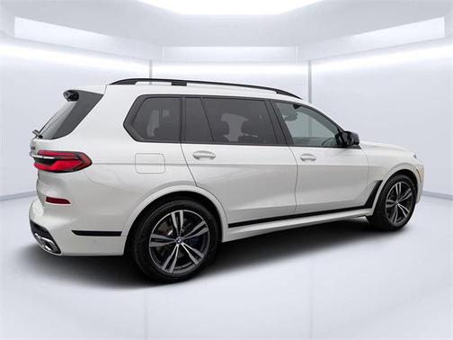 2025 BMW X7 M60i