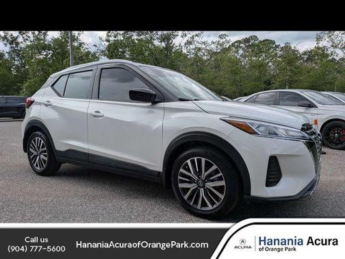 Aspen White / Super Black 2021 Nissan Kicks SV