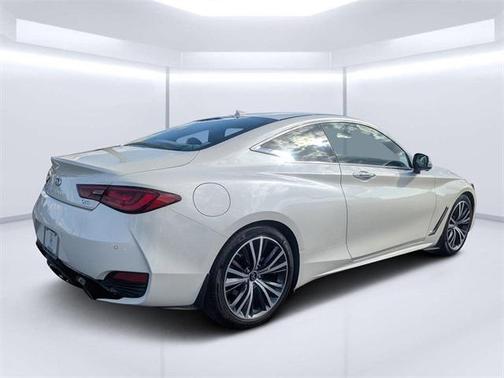 2022 INFINITI Q60 LUXE