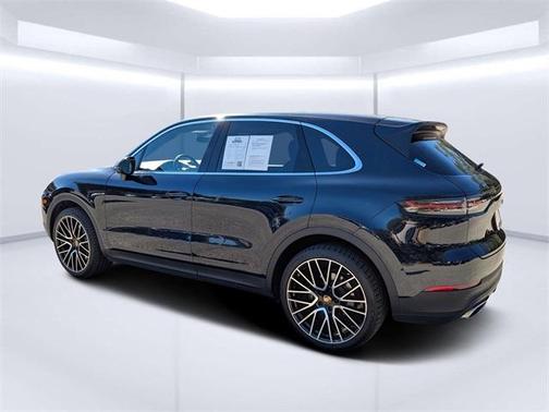 2022 Porsche Cayenne Base (Tiptronic)