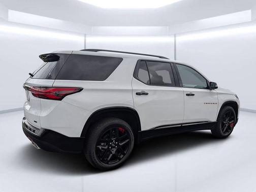 Summit White 2024 Chevrolet Traverse Limited Premier