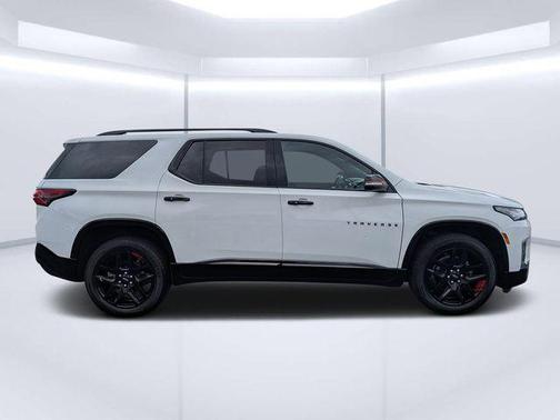 Summit White 2024 Chevrolet Traverse Limited Premier