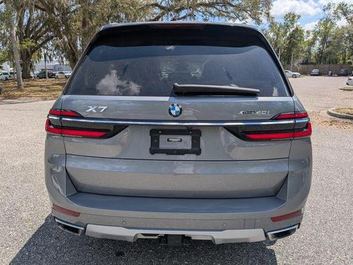 Skyscraper Gray Metallic 2023 BMW X7 xDrive40i