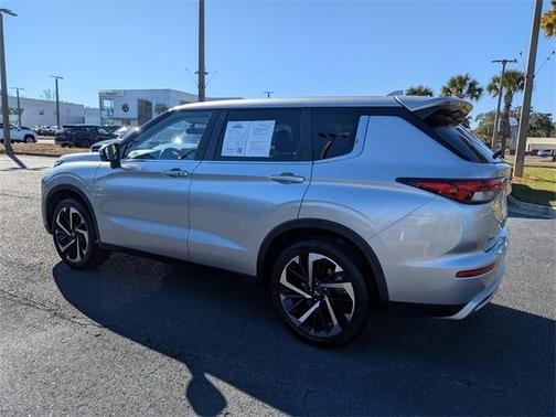 2022 Mitsubishi Outlander SE