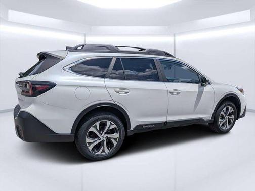 Crystal White Pearl 2022 Subaru Outback Limited