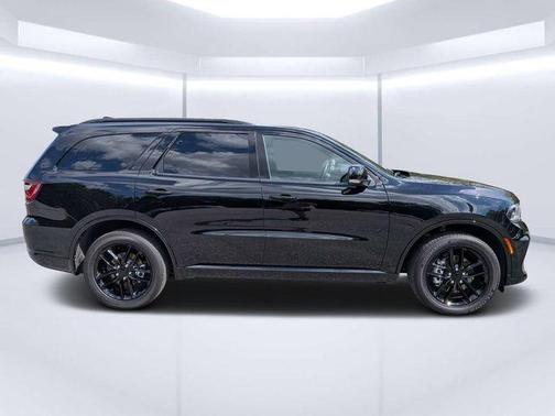 DB Black Crystal Clearcoat 2026 Dodge Durango GT