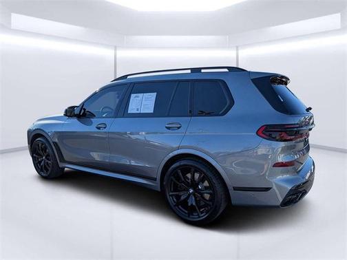 2025 BMW X7 M60i