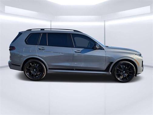 2025 BMW X7 M60i