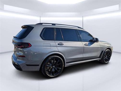 2025 BMW X7 M60i