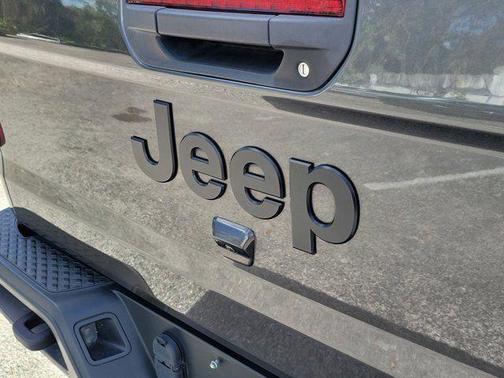 Granite Crystal Clearcoat Metallic 2022 Jeep Gladiator Sport