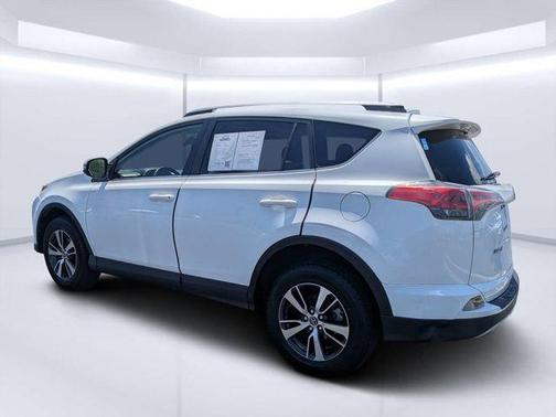 Super White 2018 Toyota RAV4 XLE