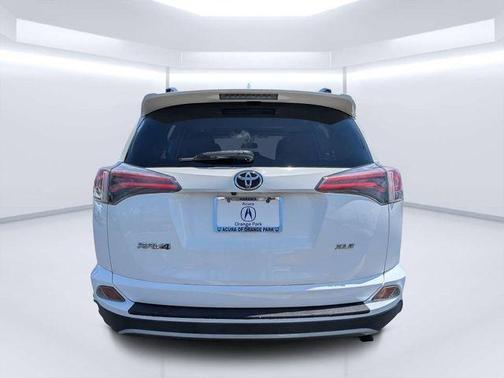 Super White 2018 Toyota RAV4 XLE