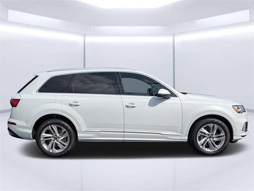 2023 Audi Q7 55 Premium Plus