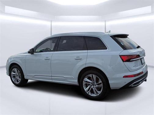 2023 Audi Q7 55 Premium Plus