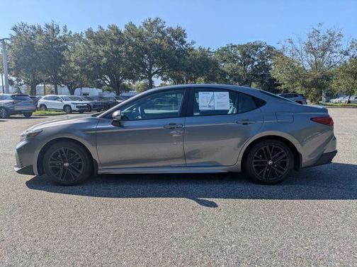 Metal 2025 Toyota Camry SE