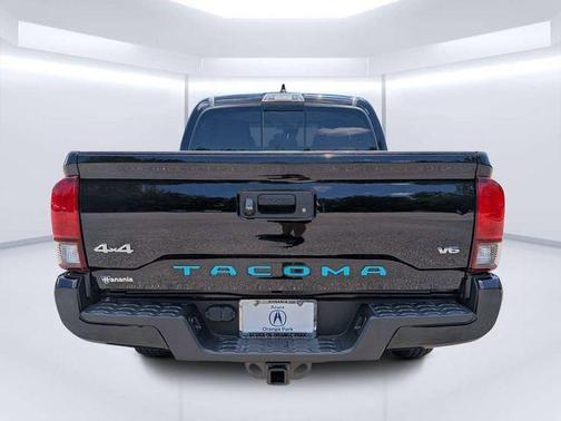 Midnight Black Metallic 2022 Toyota Tacoma SR5