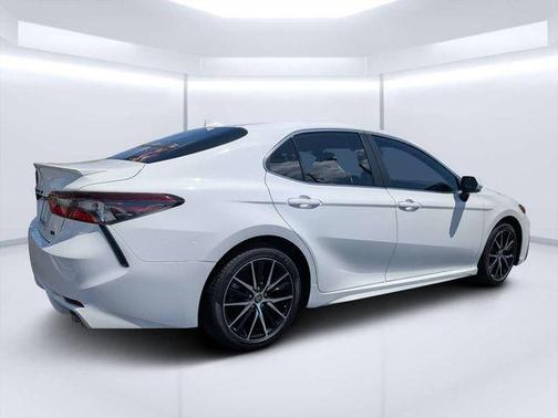 Super White 2021 Toyota Camry SE