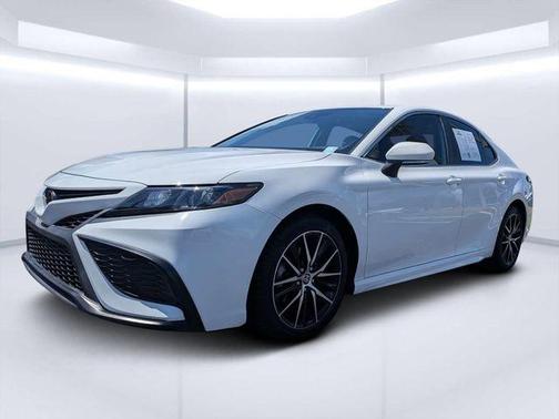 Super White 2021 Toyota Camry SE
