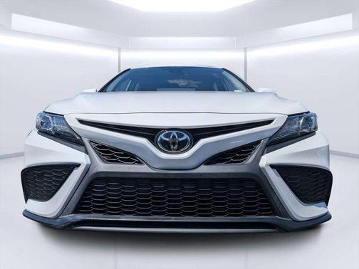 Super White 2021 Toyota Camry SE