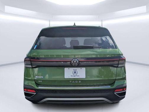 Bright Moss Green Metallic 2026 Volkswagen Taos 1.5T SE