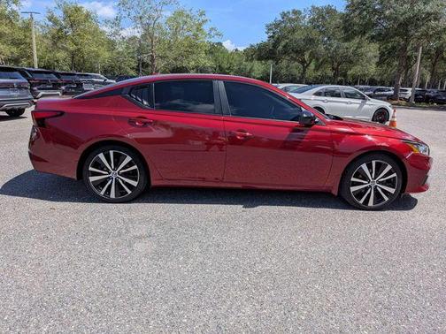 Scarlet Ember 2022 Nissan Altima 2.5 SR