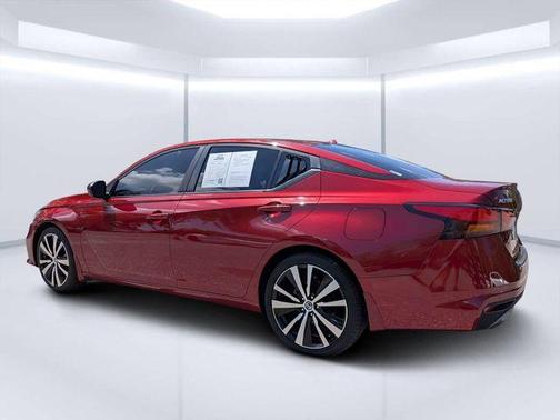 Scarlet Ember 2022 Nissan Altima 2.5 SR