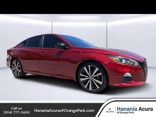 Scarlet Ember 2022 Nissan Altima 2.5 SR