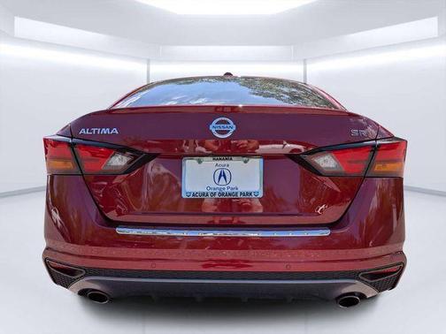 Scarlet Ember 2022 Nissan Altima 2.5 SR