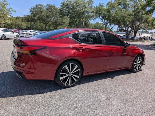 Scarlet Ember 2022 Nissan Altima 2.5 SR