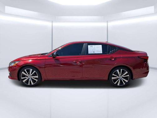 Scarlet Ember 2022 Nissan Altima 2.5 SR