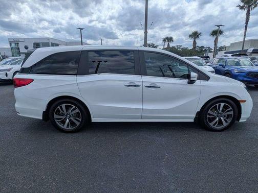 White 2022 Honda Odyssey Touring