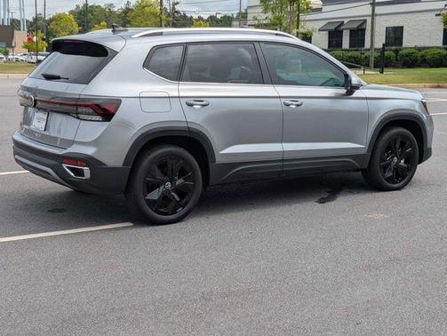 Pyrite Silver Metallic 2025 Volkswagen Taos 1.5T SE