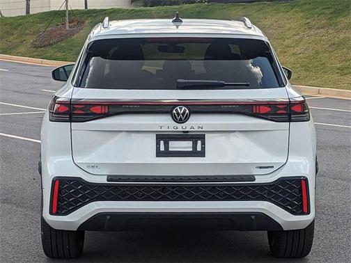 2025 Volkswagen Tiguan 2.0T SEL R-Line