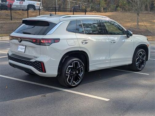 2026 Volkswagen Tiguan 2.0T SEL R-Line