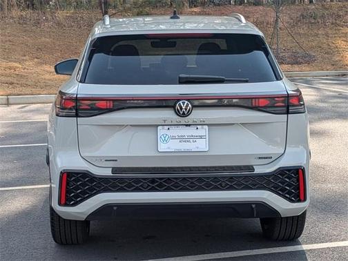 2026 Volkswagen Tiguan 2.0T SEL R-Line