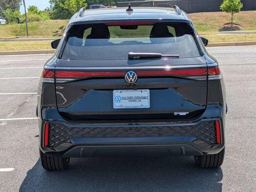 Deep Black Pearl Effect 2026 Volkswagen Tiguan 2.0T SE R-Line Black